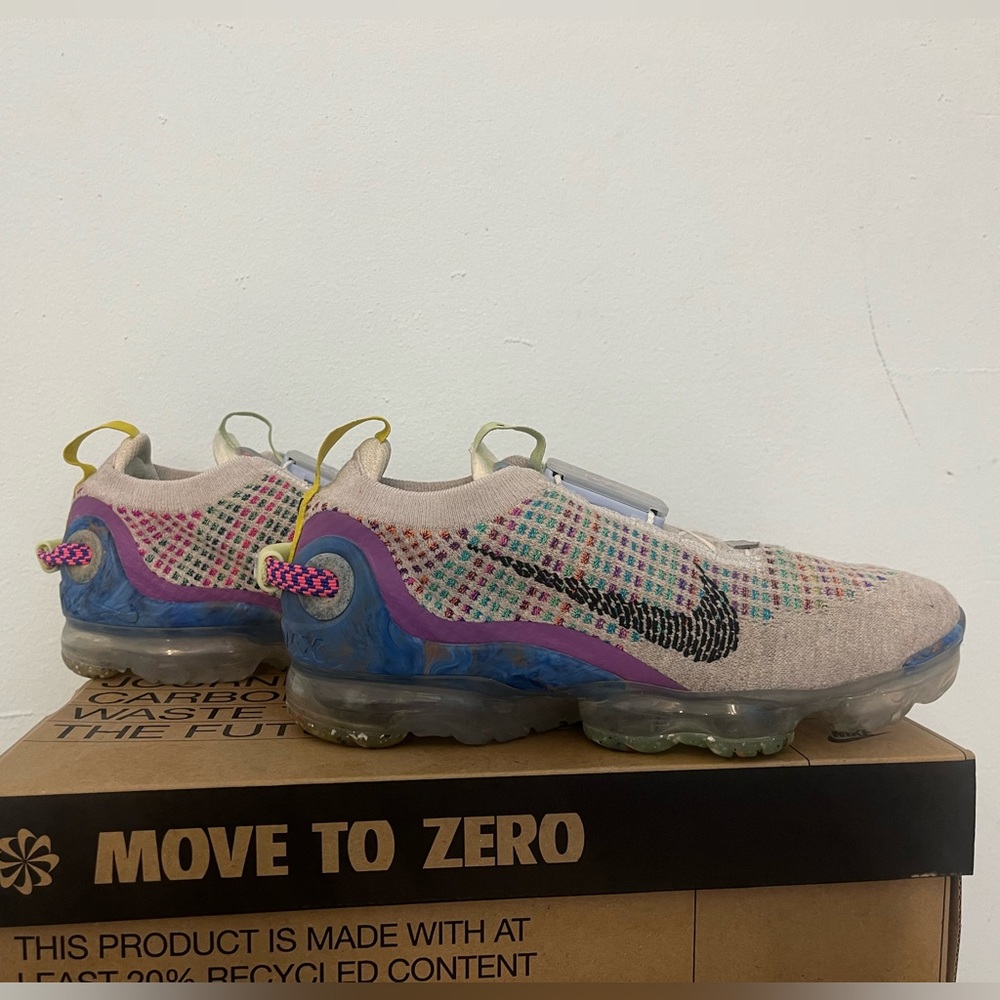 Woman’s Nike Air VaporMax 2020 Flyknit, size 7. In amazing condition,worn once!